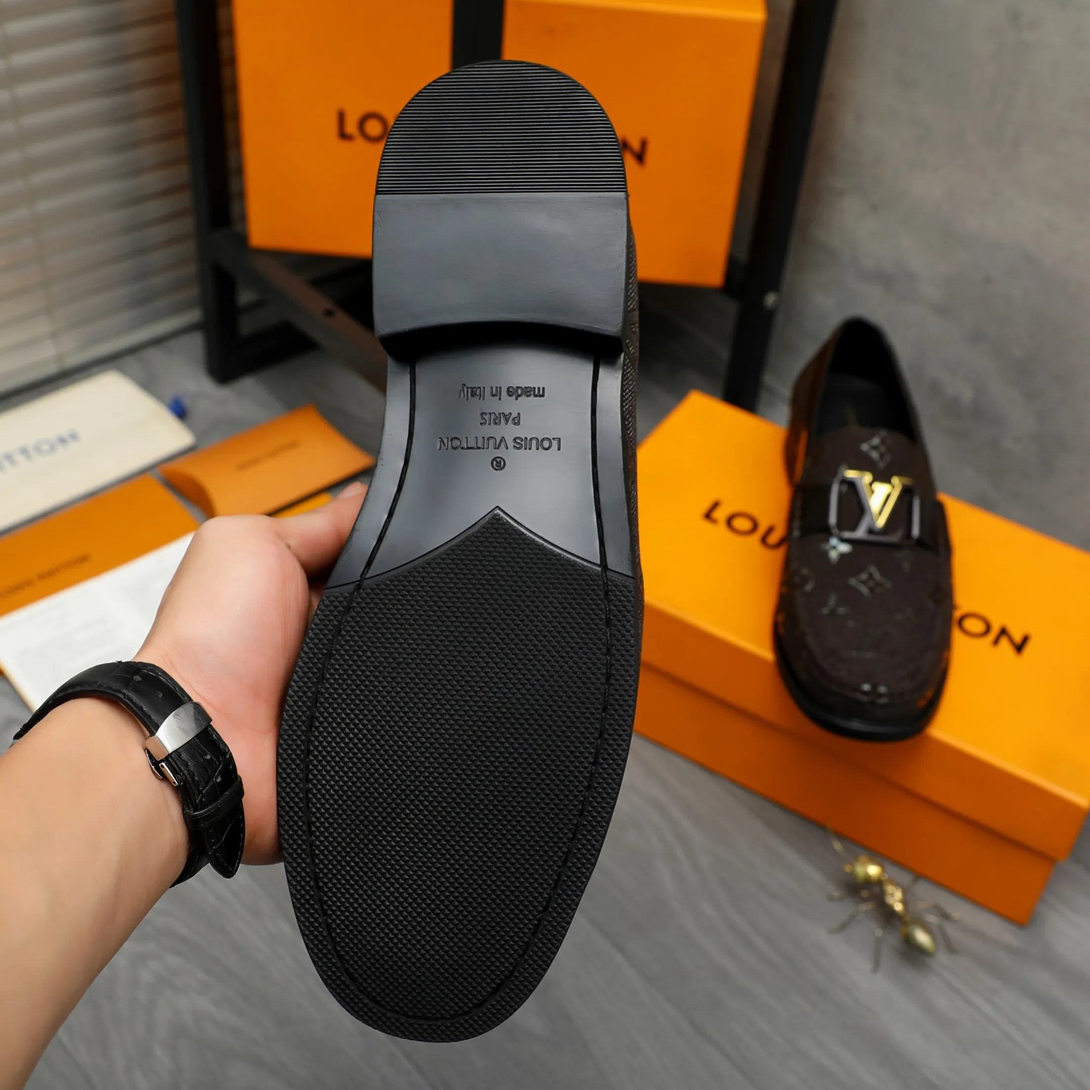 Men's shoes 💰p460 Product trademark: LV "Louis Vuitton" business slip-on leather shoes Regular size: 39-45 (45 is custom-made and non-returnable) Product materials: Selected embossed cowhide upper, cowhide lining, original rubber outsole